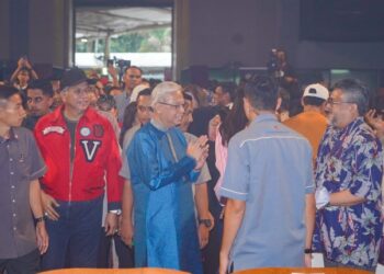 ISMAIL Sabri Yaakob diiringi Menteri Komunikasi dan Multimedia, Tan Sri Annuar Musa hadir pada Majlis Perasmian Penutup Ekspresi @ Finas, di Studio Merdeka Finas, Hulu Kelang, Selangor. - UTUSAN/SHIDDIEQIIN ZON