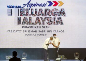 ISMAIL Sabri Yaakob ketika merasmikan pelancaran 100 Hari Aspirasi #KeluargaMalaysia di Pusat Konvensyen Kuala Lumpur, semalam. - UTUSAN/ SHIDDIEQIIN ZON