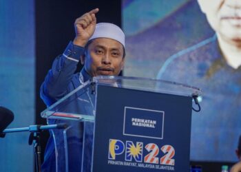 AHMAD FADHLI SHAARI