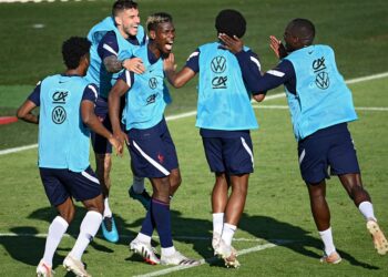 JUVENTUS berkemungkinan melepaskan Cristiano Ronaldo atau Paulo Dybala dalam usaha mendapatkan khidmat Paul Pogba pada musim panas ini.