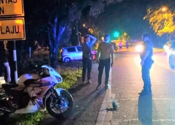 KEADAAN kemalangan membabitkan dua anggota URB IPD Kuala Pilah di Kilometer Satu, Jalan Kuala Pilah-Tampin, Kuala Pilah, Negeri Sembilan, awal pagi tadi. - IHSAN POLIS