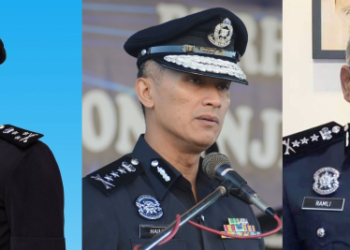 MOHD. KAMARUDDIN MD. DIN (kiri), RAMLI MOHAMED YOOSUF (kanan) dan MOHD. SHUHAILY MOHD. ZAIN