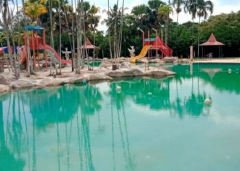 KEADAAN lengang dan sepi di Tanjung Piai Resort (TPR) Serkat dekat Pontian, Johor ekoran pelaksanaan PKPB. 
–UTUSAN/MUHAMMAD ZIKRi