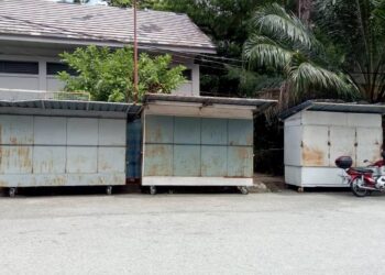 ebih 50 peniaga yang menjual pelbagai barangan cenderahati di situ terputus mata pencarian.