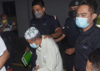 SEORANG guru mengaji mengaku tidak bersalah di dua Mahkamah Sesyen Butterworth, Pulau Pinang hari ini atas 17 tuduhan rogol dan amang seksual terhadap dua beradik sejak tujuh tahun lalu. - FOTO/IQBAL HAMDAN