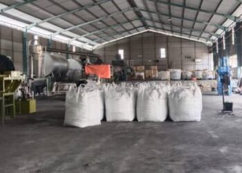 SEBUAH kilang kitar semula bateri kadmium dan lithium di Ara Kuda, Bukit Mertajam dikenakan penahanan operasi dan dikompaun oleh JAS Pulau Pinang selepas didapati beroperasi secara haram.