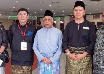 MUSA Sheikh Fadzir (tengah) ketika menghadiri majlis perasmian Perhimpunan Agung Pekida kali ke-26 di Tasek Gelugor, Pulau Pinang hari ini.