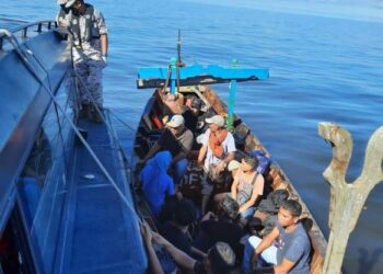 SERAMAI 14 PATI yang cuba memasuki perairan negara secara haram ditahan Maritim Malaysia di kedudukan 5.3 kilometer barat daya Sungai Pinang, Pulau Pinang semalam.