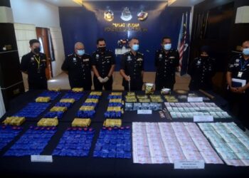 MOHD. Shuhaily Mohd. Zain menunjukkan sebahagian pil kuda yang dirampas polis daripada satu sindiket pengedaran melibatkan warga asing dalam sidang akhbar di Georgetown, Pulau Pinang hari ini. - FOTO/IQBAL HAMDAN