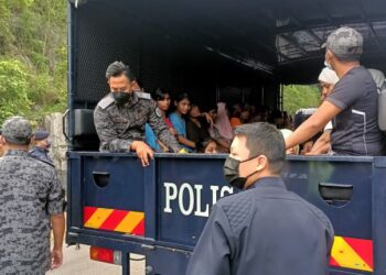 SEBAHAGIAN daripada etnik Rohingya yang melarikan diri daripada Depoh Tahanan Imigresen Sementara Sungai Bakap, Pulau Pinang yang berjaya ditahan semula pagi ini.
