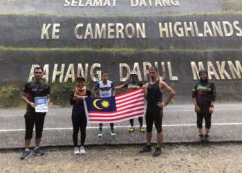 PESERTA yang menyertai 'Larian Hari Malaysia Kenali Ubat Anda bertemakan Vaksin Tidak Melemahkan Anda' dari Ipoh ke Cameron Highlands semalam.