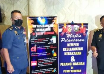 AZMI Osman (dua dari kiri) melancarkan Kempen Keselamatan Kebakaran Bagi Penghapusan Bahaya Kebakaran di sebuah premis hiburan di Ipoh, Perak, hari ini. - FOTO/ASLIZA MUSA