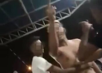 TANGKAP layar rakaman video tular kejadian kekecohan di pekarangan Jabatan Kecemasan HRPB Ipoh semalam. - FOTO/MEDIA SOSIAL