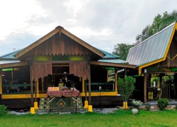 ANTARA binaan bercirikan seni bina Melayu di dalam kawasan Kota Astaka Nilam, Teluk Intan, Perak. - UTUSAN/AIN SAFRE BIDIN