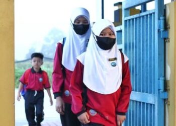 KPM membenarkan murid, guru dan anggota pelaksana di sekolah memakai pakaian atau baju sukan yang sopan susulan cuaca panas ketika ini.