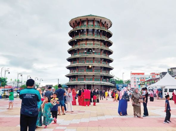 Menara Condong lokasi pilihan bergambar raya