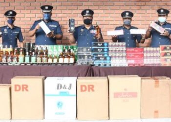 ROKOK dan minuman keras yang dirampas JKDM Perak dalam empat serbuan berasingan baru-baru ini. - FOTO/IHSAN JKDM PERAK