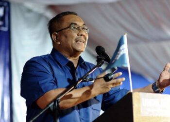 MUHAMMAD Sanusi Md. Nor berucap program Jelajah PN Best Tambun di pejabat Bersatu Perak, Ipoh, semalam. - FOTO/MUHAMAD NAZREEN SYAH MUSTHAFA