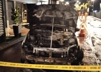 KEADAAN kereta Proton Saga yang musnah 100 peratus dalam kebakaran di kaunter pandu lalu McDonald's di Jalan Padang Hiliran, Kuala Terengganu, tengah malam tadi.