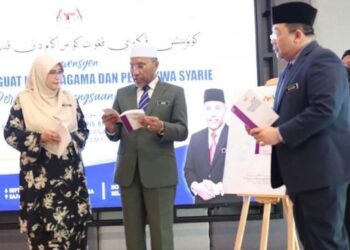 IDRIS Ahmad ketika merasmikan Konvensyen Penguat Kuasa Agama dan Pendakwa Syarie Seluruh Malaysia 2022 di Hotel Bangi Resort hari ini. - FOTO/AMREE AHMAD
