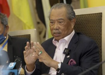 MUHYIDDIN Yassin selepas Mesyuarat MPN di Putrajaya. - FOTO/FAISOL MUSTAFA