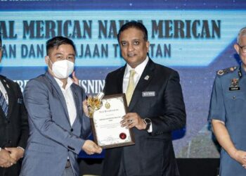 REEZAL Merican Naina Merican (tengah) ketika merasmikan Majlis Seminar Undang-Undang Kecil Bangunan Seragam (Pindaan 2021) di Putrajaya. - FOTO/FAIZ ALIF AHMAD ZUBIR