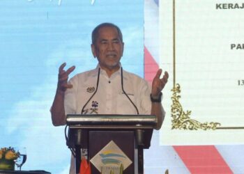 WAN Junaidi Tuanku Jaafar ketika ditemui selepas berucap pada Simposium #KeluargaMalaysia di PICC, Putrajaya. - FOTO/FAISOL MUSTAFA