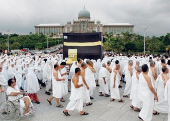 MENTERI Haji dan Umrah Arab Saudi memuji usaha LembagaTabung Haji dalam mengendalikan kursus haji dan menjadi asas Kerajaan Arab Saudi mengiktiraf lembaga itu sebagai operator terbaik di dunia.