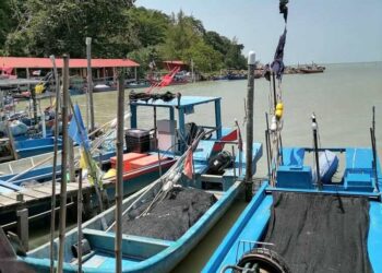 PENDAPATAN lebih 500 nelayan di Pulau Betong dan Gertak Sanggul, Pulau Pinang  terjejas berikutan aktiviti pencerobohan bot pukat tunda yang didakwa berlaku pada waktu malam berhampiran perairan Pulau Kendi.