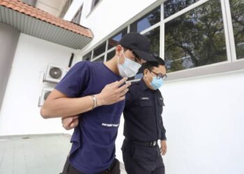 MUHAMMAD Zulkifli Che Su dibenarkan diikat jamin oleh Mahkamah Majistret dengan seorang penjamin selepas mengaku tidak bersalah terhadap pertuduhan dengan sengaja menyebabkan kecederaan terhadap Zainol Din Hussein di Shah Alam, Selangor, hari ini. - UTUSAN/ ZULFADHLI ZAKI