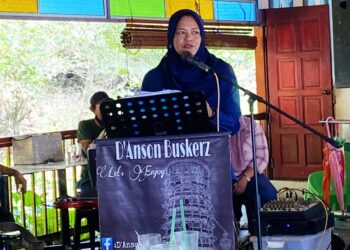 NOLEE Ashilin Mohammed Radzi berucap pada sesi ramah mesra media  program Ekspresi Cuti-cuti Malaysia - Getaway to Perak di Teluk Intan, Perak, hari ini. - UTUSAN/LIYANA RAMLI