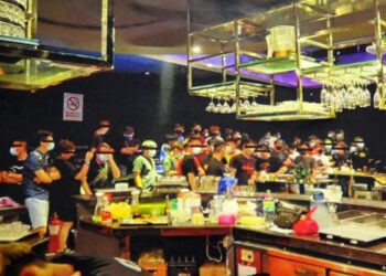 NEGARA berisiko kehilangan hasil kutipan cukai sehingga lebih RM10 bilion sekiranya dikuatkuasakan larangan ke atas arak, perjudian dan operasi pusat hiburan.