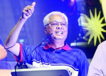 SELURUH rakyat hendaklah tetap bersatu padu dalam kelompok 1Malaysia, Keluarga Malaysia dan Malaysia Madani yang diilhamkan oleh tiga perdana menteri berlainan.