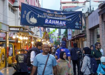 RAKYAT yang telah agak selesa dengan ritma kerajaan perpaduan sudah tidak mempunyai kudrat untuk mendepani satu lagi permainan politik penukaran kerajaan. – GAMBAR HIASAN/SHIDDIEQIIN ZON