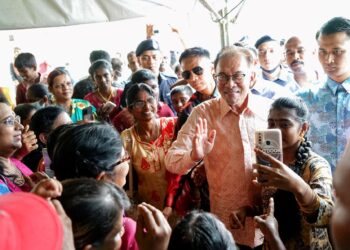 MESEJ Anwar Ibrahim ketika Program Sambutan Hari Ponggal 2023 di Chemor, Perak, Ahad lalu ialah perlu dihentikan sengketa politik yang meresahkan rakyat berbilang kaum di negara ini. – UTUSAN/ZULFACHRI ZULKIFLI