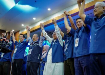 PERIKATAN Nasional (PN) boleh menampilkan diri sebagai pembangkang matang yang tidak memusuhi mana-mana rakyat kerana warna parti atau kulit. – UTUSAN/FARIZ RUSADIO