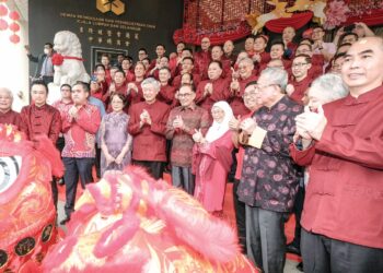 ETNIK Cina Malaysia masih belum bersedia sepenuhnya untuk berintegrasi ke dalam struktur sosial Melayu yang dijadikan etos kebangsaan negara ini. – GAMBAR HIASAN/MUHAMAD IQBAL ROSLI