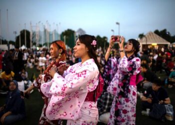 SEBAHAGIAN peserta yang menghadiri pesta Bon Odori di Shah Alam, Selangor pada 2019. – AFP