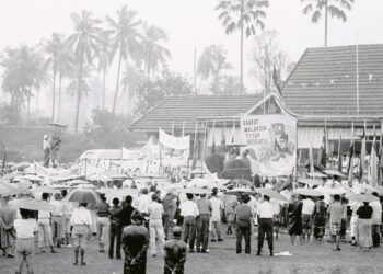 BERSATU dijadikan benteng cogan dan amalan pada zaman dahulu untuk mengekalkan keamanan serta ketenteraman. – GAMBAR HIASAN/ARKIB UTUSAN