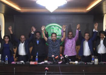 MASYARAKAT India berharap kepimpinan MIC akan mengambil keputusan yang bijak demi kelangsungan parti itu yang telah berusia 77 tahun.