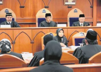 PASANGAN yang sedang melalui proses perceraian perlu berhenti menabur aib sendiri di media sosial dan bawa keterangan saksi serta bahan bukti secara bijak di mahkamah. – GAMBAR HIASAN