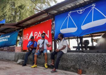 TIDAK salah parti politik berjanji kepada rakyat sesuatu yang boleh membawa kebaikan ketika kempen pilihan raya tetapi yang lebih penting adalah merealisasikannya apabila menjadi parti pemerintah. – GAMBAR HIASAN/AMIR KHALID