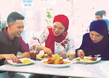 GULAI kepala ikan kurang sedap jika tidak dimasukkan daun kari. – GAMBAR HIASAN