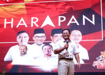 AMIRUDIN Shari mempunyai masa depan sangat cerah lagi bercahaya jika dapat memastikan Selangor 
tidak jatuh ke tangan Perikatan Nasional (PN) pada pilihan raya negeri pertengahan Julai atau awal Ogos ini. 
– UTUSAN/AFIQ RAZALI