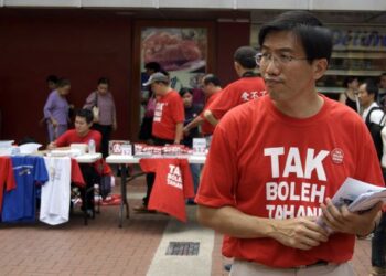 SEBAGAI bahasa kebangsaan Singapura, bahasa Melayu bukan sahaja digunakan ketika majlis rasmi negara malah menjadi pilihan pemimpin pembangkang, Chee Soon Juan bagi meraih sokongan pengundi. – AFP