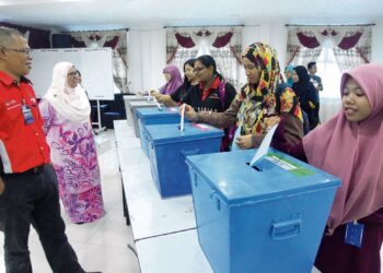 SURUHANJAYA Pilihan Raya (SPR) perlu lebih cakna keperluan pelaksanaan Undi18 termasuk membuka pusat pembuangan undi di kampus. – GAMBAR HIASAN