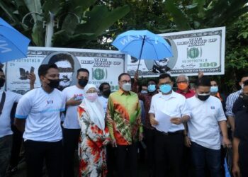 REAKSI berlebihan daripada pihak tertentu terhadap isu Azam Baki adalah satu perancangan politik.