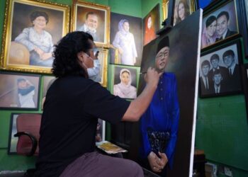 KELAINAN sebutan bahasa Melayu di Malaysia, Indonesia, Singapura dan Brunei adalah ibarat seperti warna tidak sama pada kanvas lukisan yang sama. – GAMBAR HIASAN/FAUZI BAHARUDIN