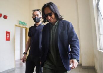 MUHAMMAD Radhi Razali atau Radhi OAG hadir ke Mahkamah Majistret Petaling Jaya bagi sebutan semula kes pukul yang melibatkannya. - UTUSAN/SHIDDIEQIIN ZON