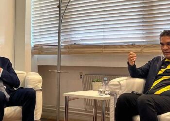 RADZI Jidin bersama Duta Besar Malaysia ke Perancis, Datuk Zamruni Khalid berada di Paris mewakili Malaysia di UNESCO.